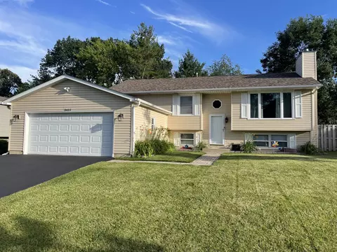2423 Great Oak Dr, Lindenhurst, IL 60046