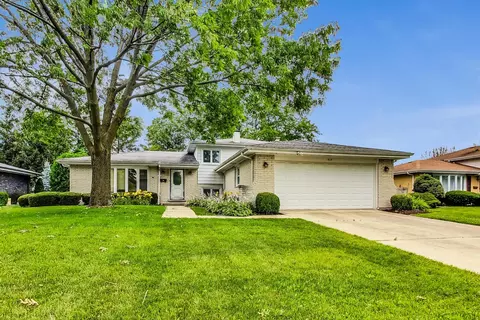 1618 Holly Ave, Darien, IL 60561