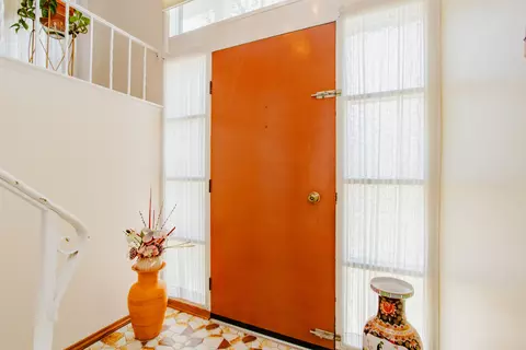 Entry Way - 330 Lafayette Ln, Hoffman Estates, IL 60169 photo 1 of 2