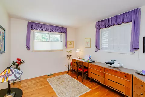 Bedroom - 330 Lafayette Ln, Hoffman Estates, IL 60169 photo 5 of 6