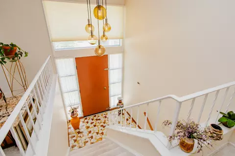 Entry Way - 330 Lafayette Ln, Hoffman Estates, IL 60169 photo 2 of 2