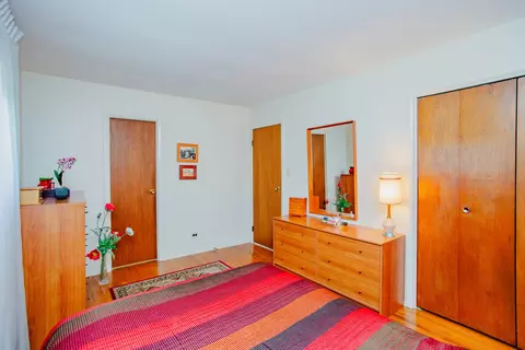 Bedroom - 330 Lafayette Ln, Hoffman Estates, IL 60169 photo 2 of 6