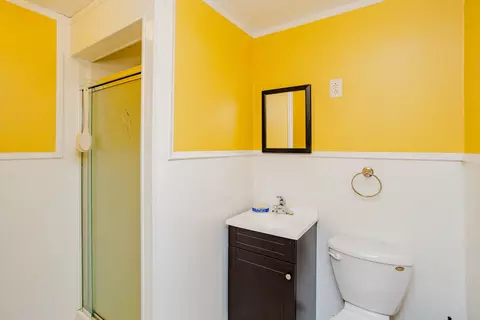 Bath - 330 Lafayette Ln, Hoffman Estates, IL 60169 photo 2 of 2