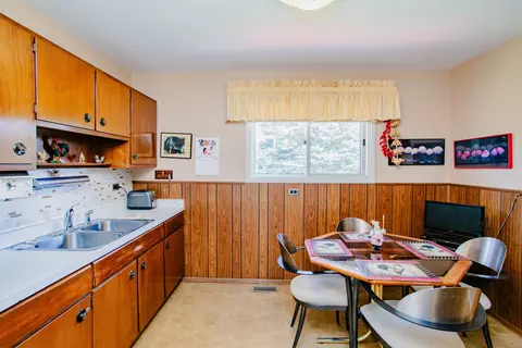 Kitchen - 330 Lafayette Ln, Hoffman Estates, IL 60169 photo 1 of 2