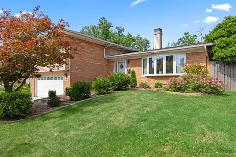 15140 Chestnut Ln, Oak Forest, IL 60452