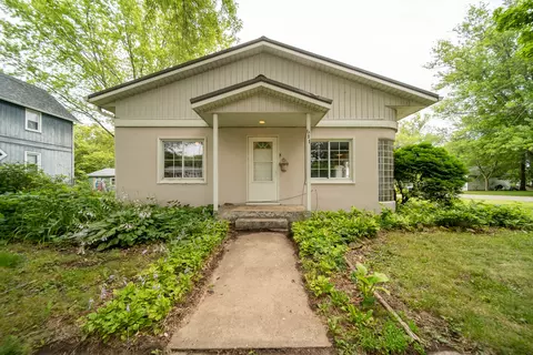 Exterior - 611 S 2nd St, Oregon, IL 61061 photo 3 of 8