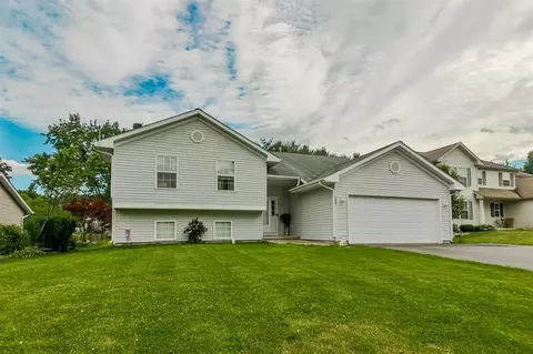 309 Briar Cliff St SW, Poplar Grove, IL 61065