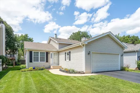 1113 Needham Rd, Naperville, IL 60563
