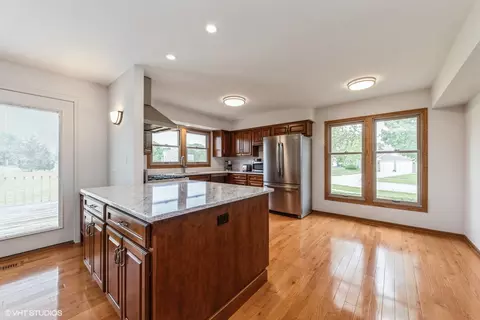 Kitchen - 4340 Forest Glen Dr, Hoffman Estates, IL 60192 photo 3 of 3