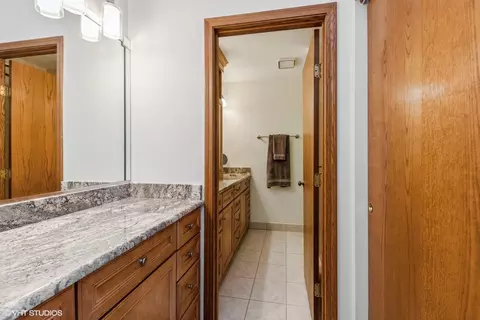 Bath - 4340 Forest Glen Dr, Hoffman Estates, IL 60192 photo 1 of 4