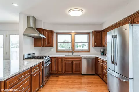 Kitchen - 4340 Forest Glen Dr, Hoffman Estates, IL 60192 photo 1 of 3
