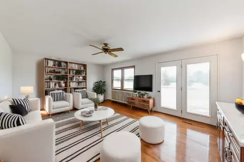 Living - 4340 Forest Glen Dr, Hoffman Estates, IL 60192 photo 2 of 2