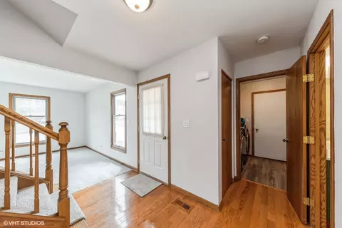 Entry Way - 4340 Forest Glen Dr, Hoffman Estates, IL 60192 photo 1 of 1