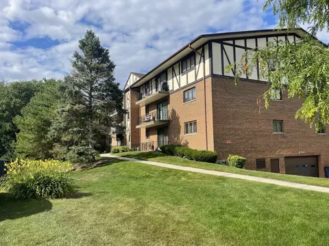 10840 S 84th Ave #2B, Palos Hills, IL 60465