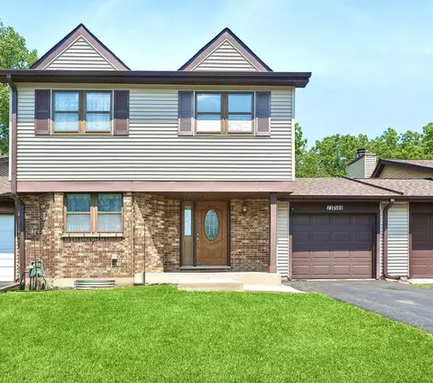 23 W500 Greenbriar Dr, Naperville, IL 60540