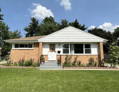 1199 Iroquois Dr, Elgin, IL 60120