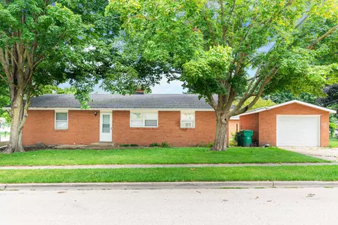 1526-1528 Oak Ln, Sycamore, IL 60178