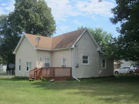 208 Hamilton St, Iroquois, IL 60945