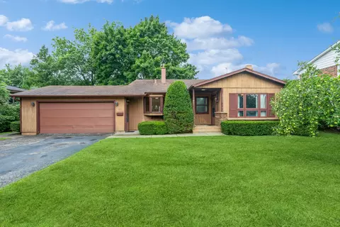 228 Evergreen Pkwy, Crystal Lake, IL 60014