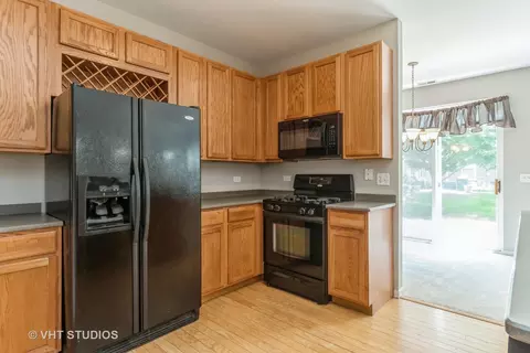 24203 Leski Ln, Plainfield, IL 60585 photo 3