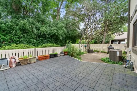 Exterior - 101 Viola Ct, Rolling Meadows, IL 60008 photo 4 of 4