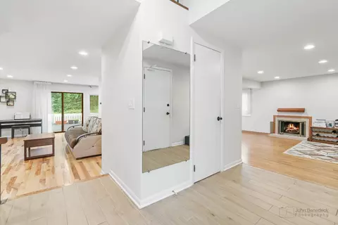 Entry Way - 101 Viola Ct, Rolling Meadows, IL 60008 photo 1 of 1