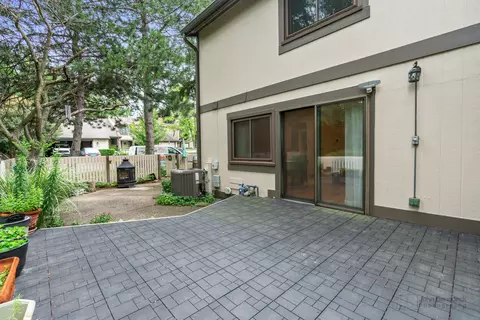 Exterior - 101 Viola Ct, Rolling Meadows, IL 60008 photo 3 of 4