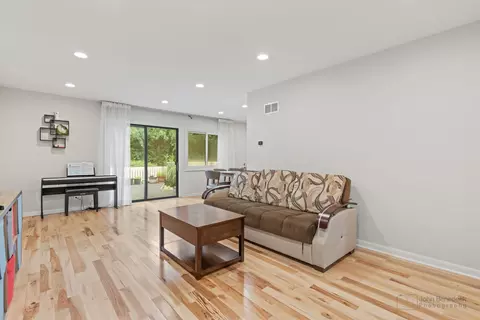 Living - 101 Viola Ct, Rolling Meadows, IL 60008 photo 1 of 3