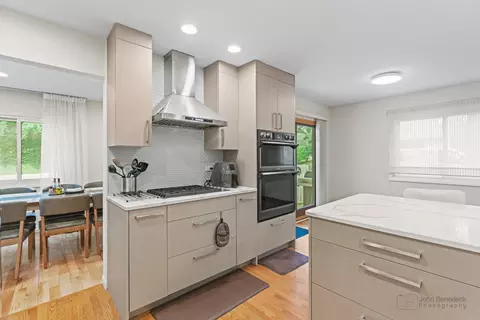 Kitchen - 101 Viola Ct, Rolling Meadows, IL 60008 photo 6 of 7