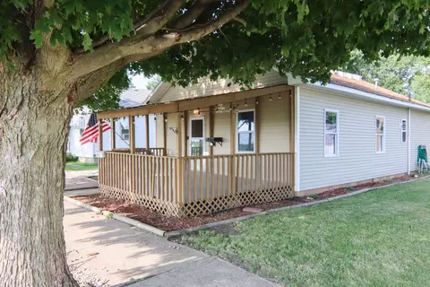 307 S Douglas St, Villa Grove, IL 61956