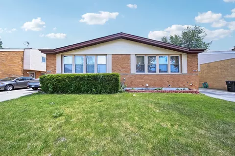 9247 Aspen Ln, Des Plaines, IL 60016
