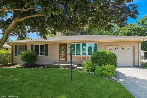 194 S East Ave, South Elgin, IL 60177
