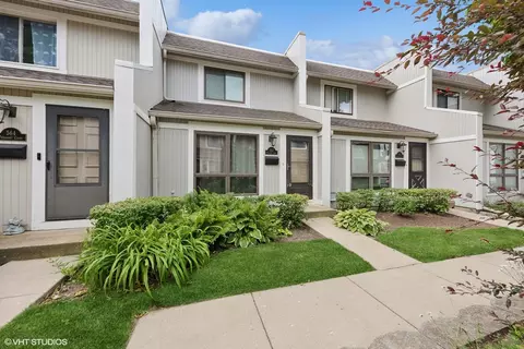 562 Pheasant Ct, Grayslake, IL 60030