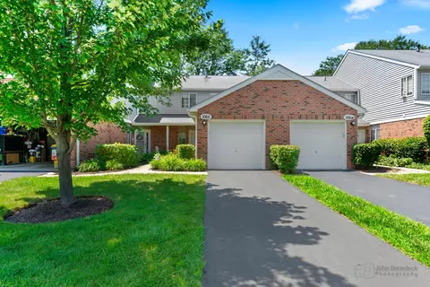1062 Bedford Dr, Carol Stream, IL 60188