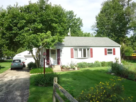 340 Corrine Ave, Crystal Lake, IL 60014