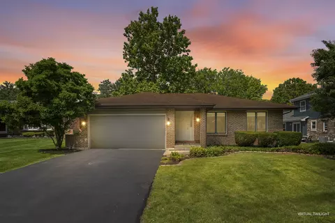 5804 Raintree Ln, Westmont, IL 60559