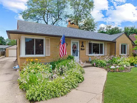 2615 Barrington Pl, Rockford, IL 61107