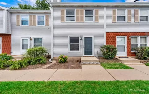 1242 Marywood Ct, Aurora, IL 60505