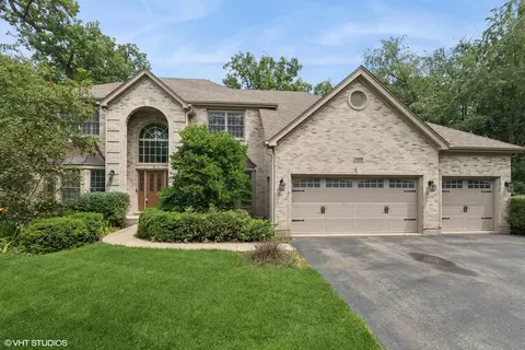 3408 Lakewood Dr, Crystal Lake, IL 60012