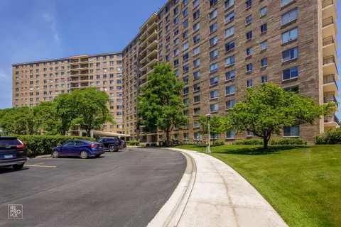 7141 N Kedzie Ave #1401, Chicago, IL 60645