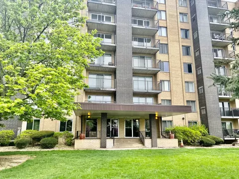 5400 Walnut Ave #602, Downers Grove, IL 60515
