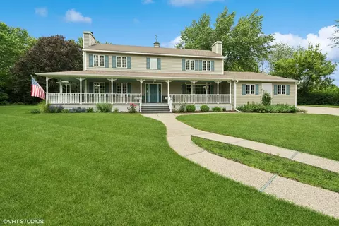 21300 W Beechwood Ct, Mundelein, IL 60060