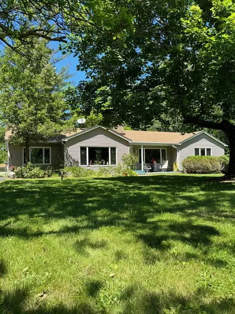 5600 Gages Lake Rd, Libertyville, IL 60048