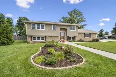 1070 S Illinois St, Coal City, IL 60416