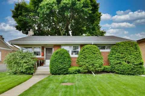 8139 N Overhill Ave, Niles, IL 60714
