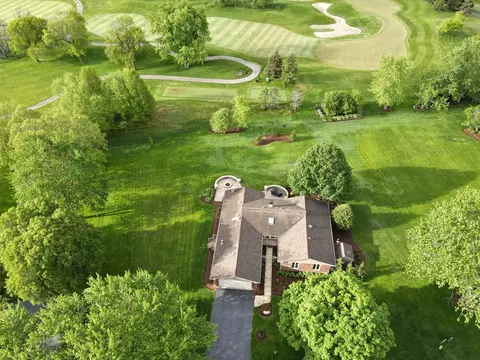 137 Hillcrest Ct, Barrington, IL 60010