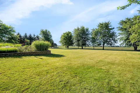 Exterior - 365 Nelson Rd, Morris, IL 60450 photo 5 of 11