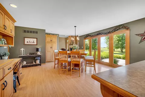 Dining - 365 Nelson Rd, Morris, IL 60450 photo 2 of 3