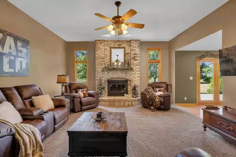 Living - 365 Nelson Rd, Morris, IL 60450 photo 1 of 4