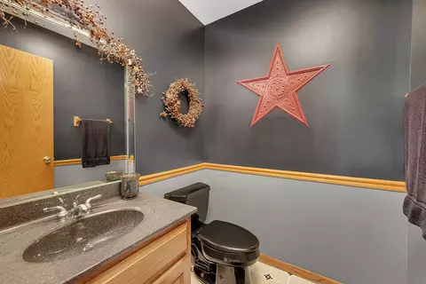Bath - 365 Nelson Rd, Morris, IL 60450 photo 1 of 5